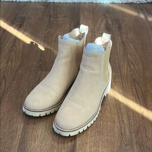 Coconuts by Matisse Cream Ankle Boots